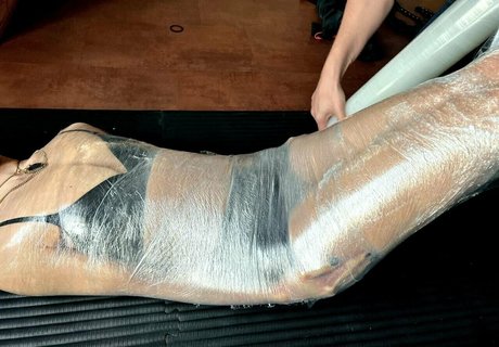 Miss Flora Femdom hermosa actriz fotos