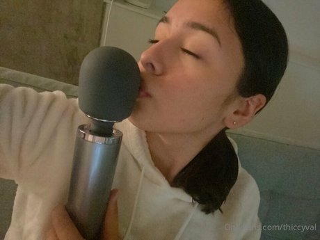 ThiccyVal linda estrella galería