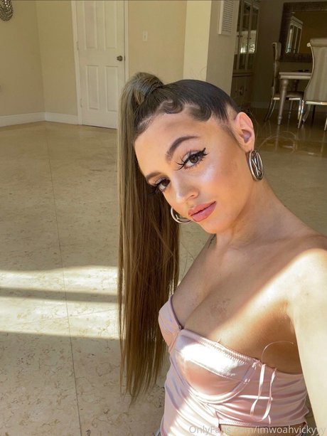 Woah Vicky star du porno hd des photos