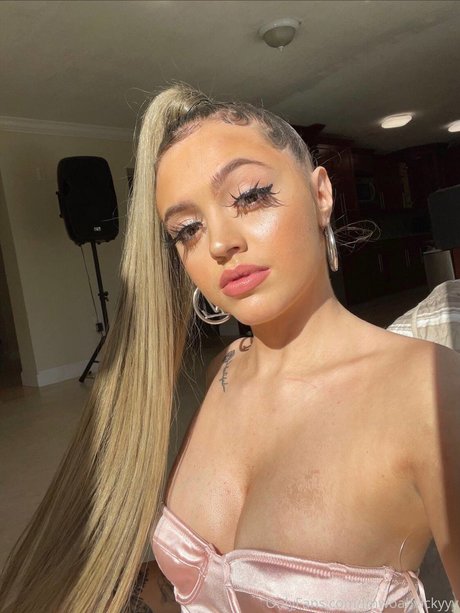 Woah Vicky modelo pornografico imagen