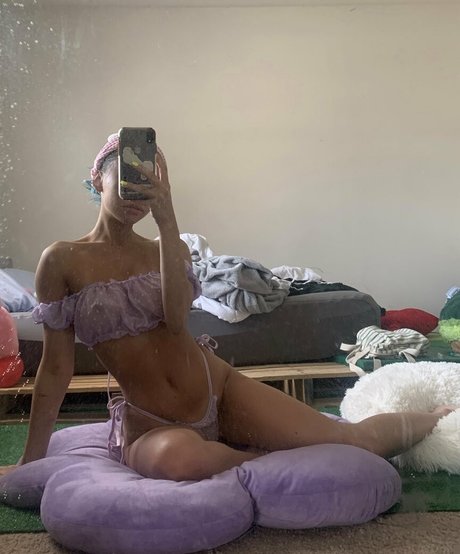 thisbicthdied modelo desnuda galería