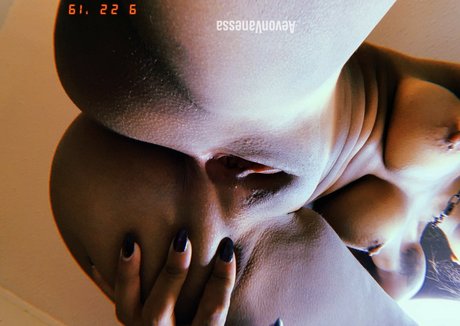 AevonVan pornstar xxx img