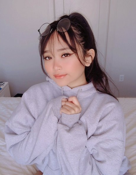 Ambiiyah star du porno adulte photos