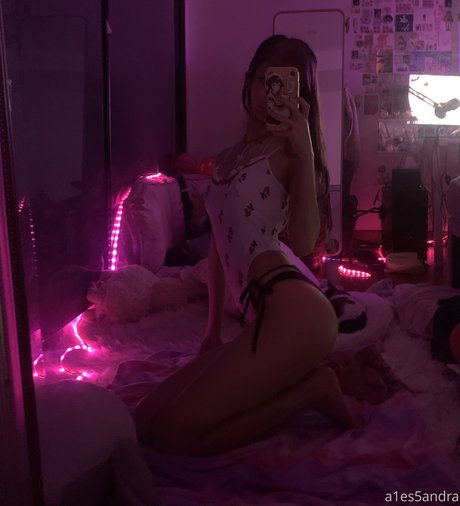 A1es5andra adult model image