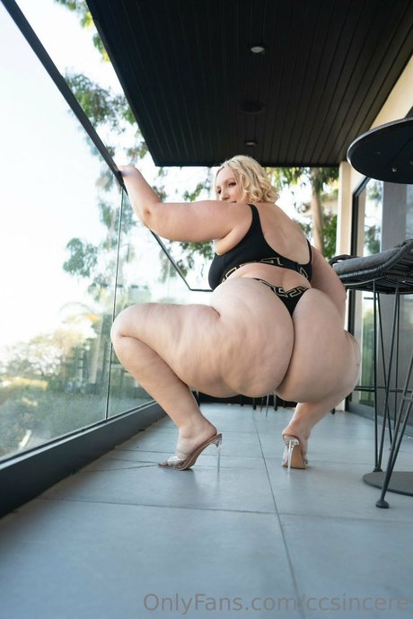 Ccsincere model sexy pic