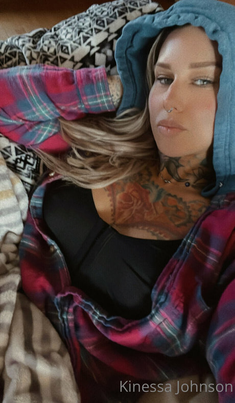 Kinessa Johnson estrella caliente fotos