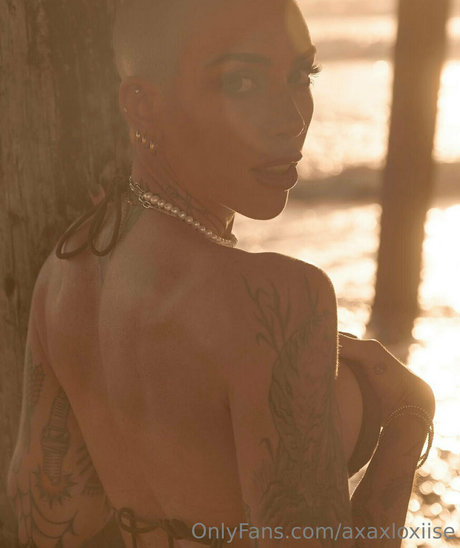 axaxloxiise sex actress photos