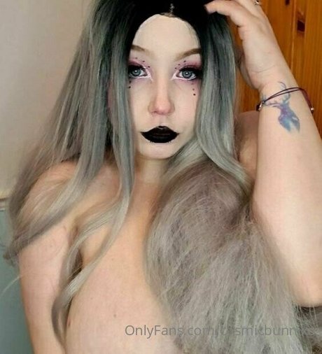 Cosmicbunnixo modelo desnudo galerías