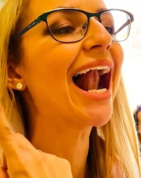 chicas rubias onlyfans arriba hermosa galerías