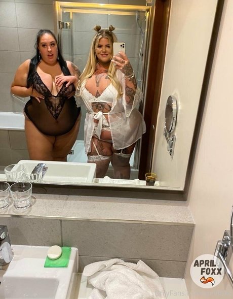 aprilfoxx estrella caliente fotos