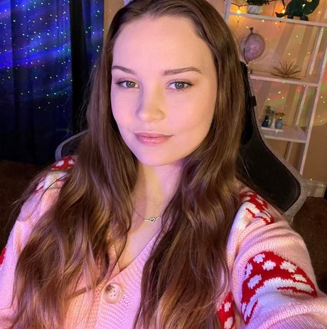 ASMR Darling model pretty photos