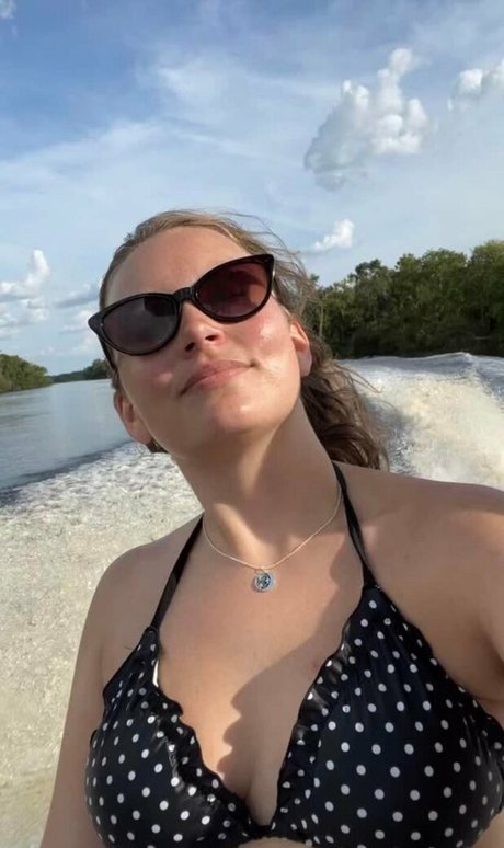 ASMR Darling naked actress gallery
