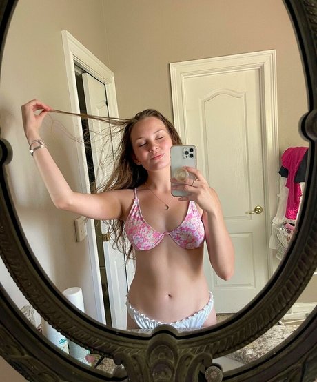 ASMR Darling desnudos de estrellas porno foto