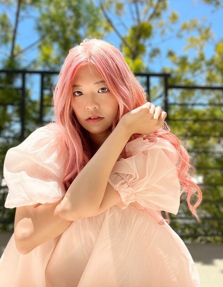 Kkatamina modelo de alta calidad imagen