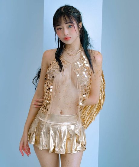 Ero Mei étoile nue photos