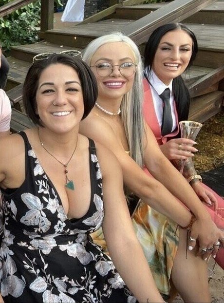 Bayley actriz de arte archivo