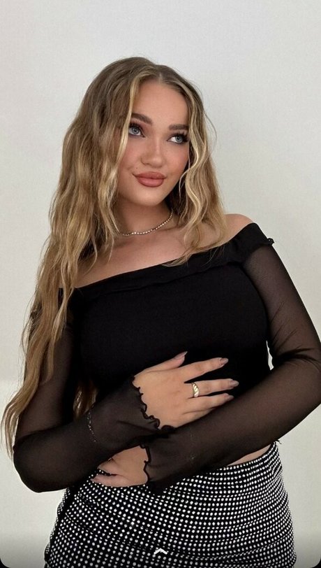 beautiful shemale onlyfans free porn photo