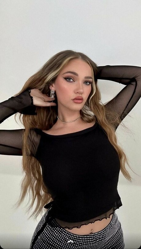 Alyssa Mckay modèle hd galerie