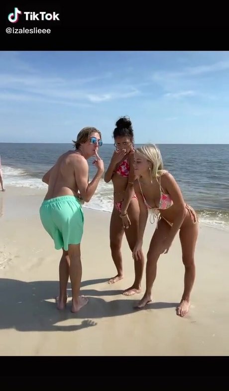 Iza Leslie modèle chaud archive