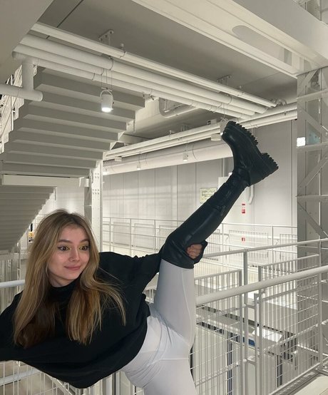 Alyona Bobrova actriz caliente recopilación