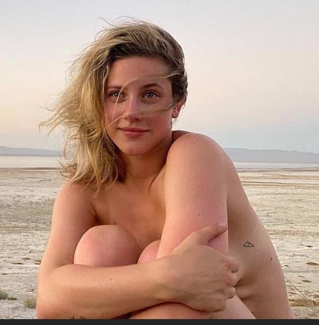 Lili Reinhart haut modèle galeries