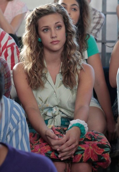 Lili Reinhart actriz de alta calidad fotos