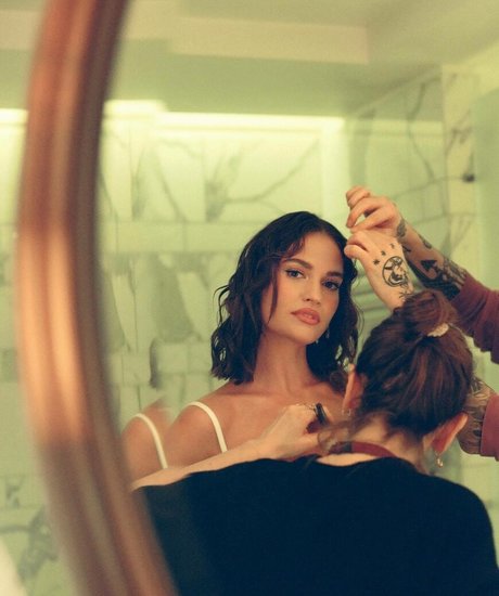 Lily James actrice nue des photos