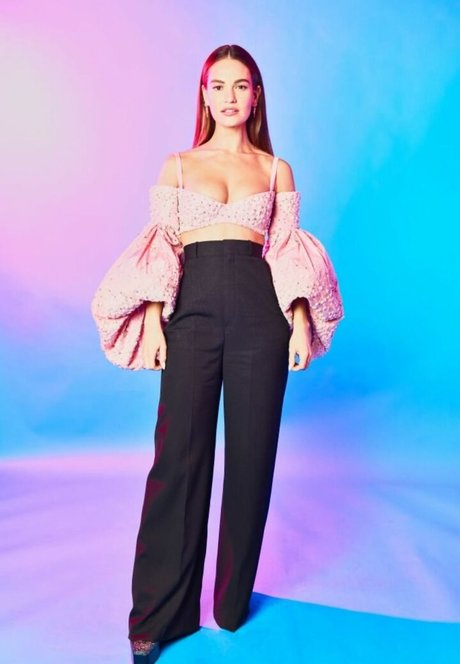 Lily James haut modèle photo