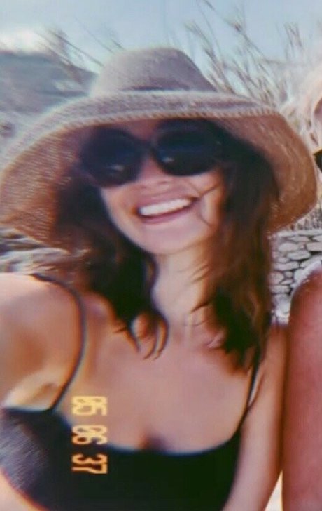 Lily James estrella porno de alta calidad fotos