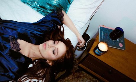 Ellie Schnitt modelo desnuda archivo