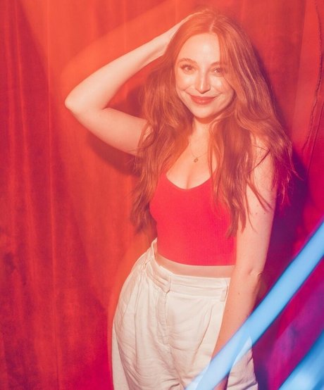 Ellie Schnitt top star images