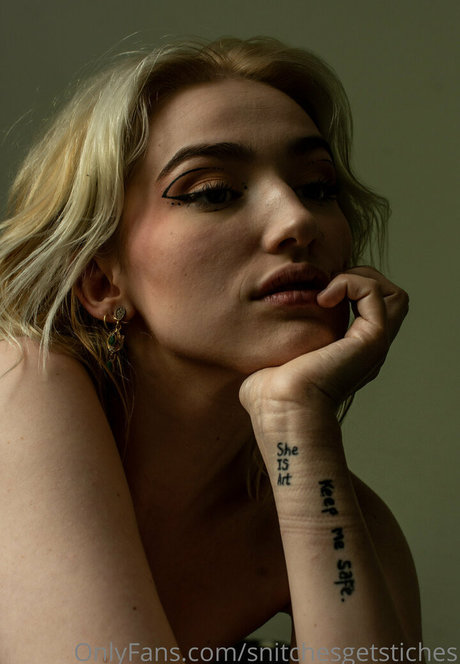 snitchesgetstiches modelo hd recopilación