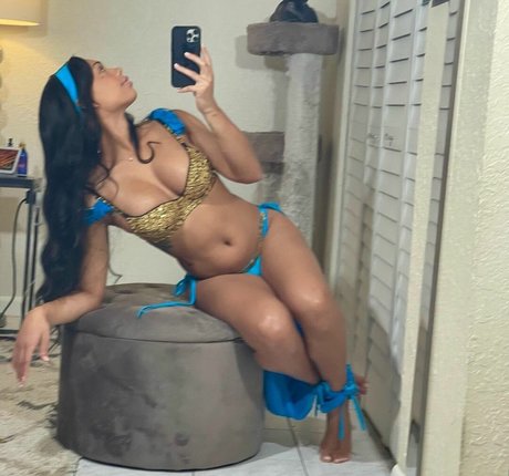 Jasmine Lotus modelo sexy archivo