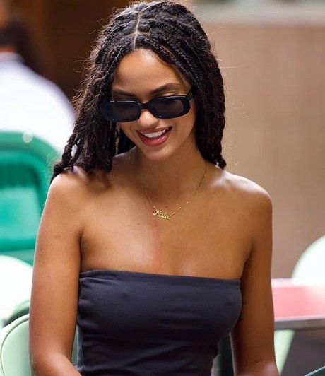 Juliana Nalu étoile érotique photo