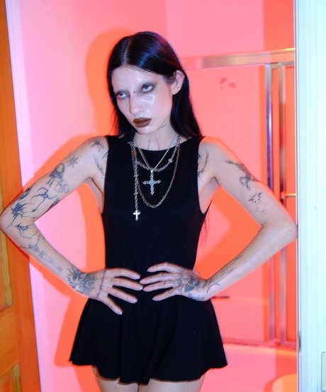 DeathbyRomy actrice adulte galeries