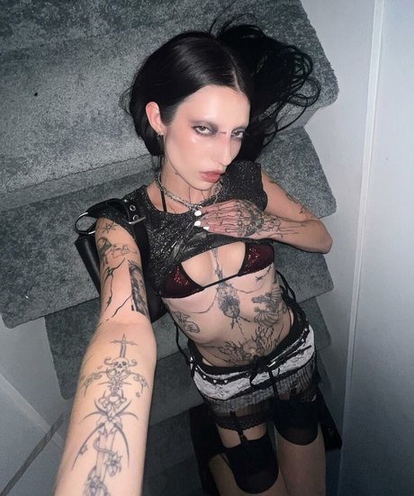 DeathbyRomy actrice de nus photo