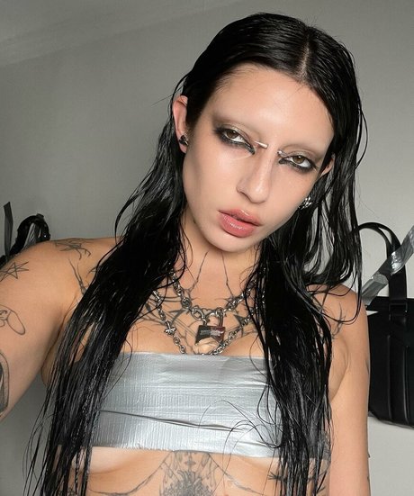 DeathbyRomy actrice sexy image