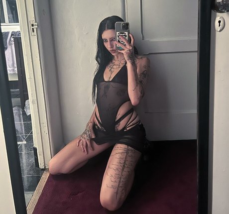 DeathbyRomy buen modelo galería