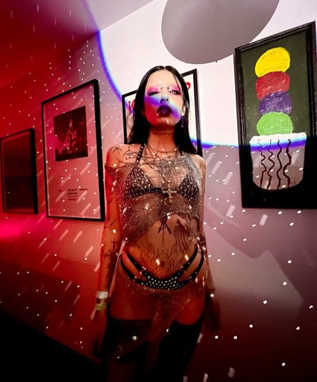 DeathbyRomy modèle pornographique galerie