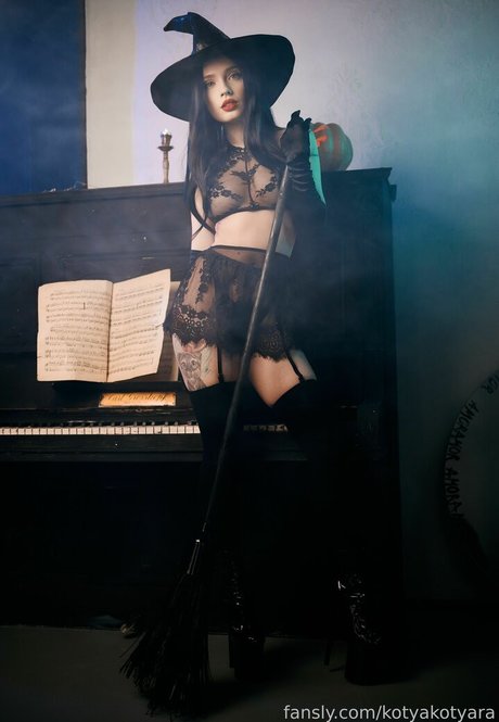 Katya Kotaro estrella porno erótica fotos