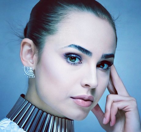 Sofia Carson modelo desnuda fotos