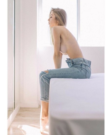 Sara Hardel modèle artistique archive