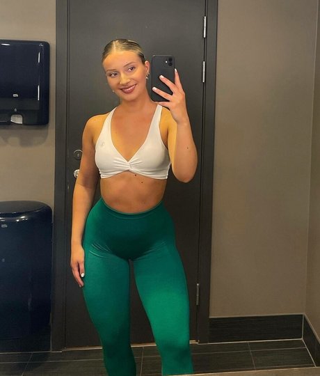 Ermira Lika linda estrella galerías