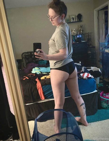 Sydabee actriz atractiva foto