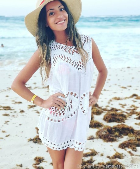 amayasornioficial modèle hd des photos