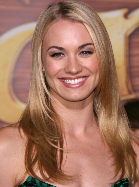 Yvonne Strahovski modelo desnuda recopilación