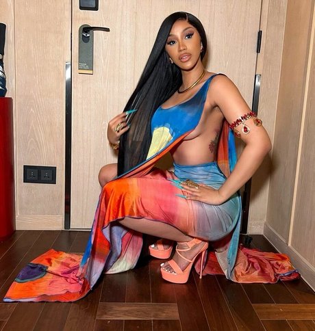 Cardi B estrella porno atractiva galerías