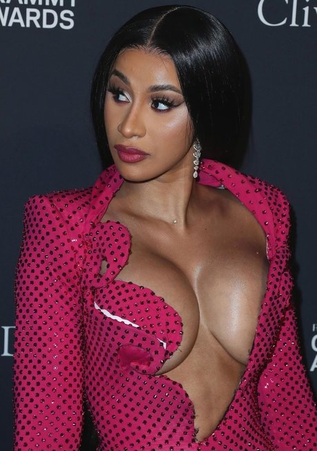 Cardi B étoile magnifique galeries