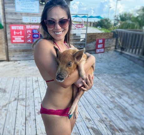 Team Amasian modèle gratuit des photos