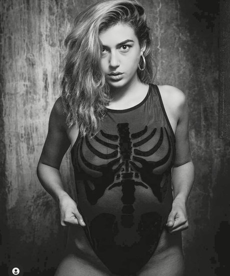 lapintoramarta nude model pictures